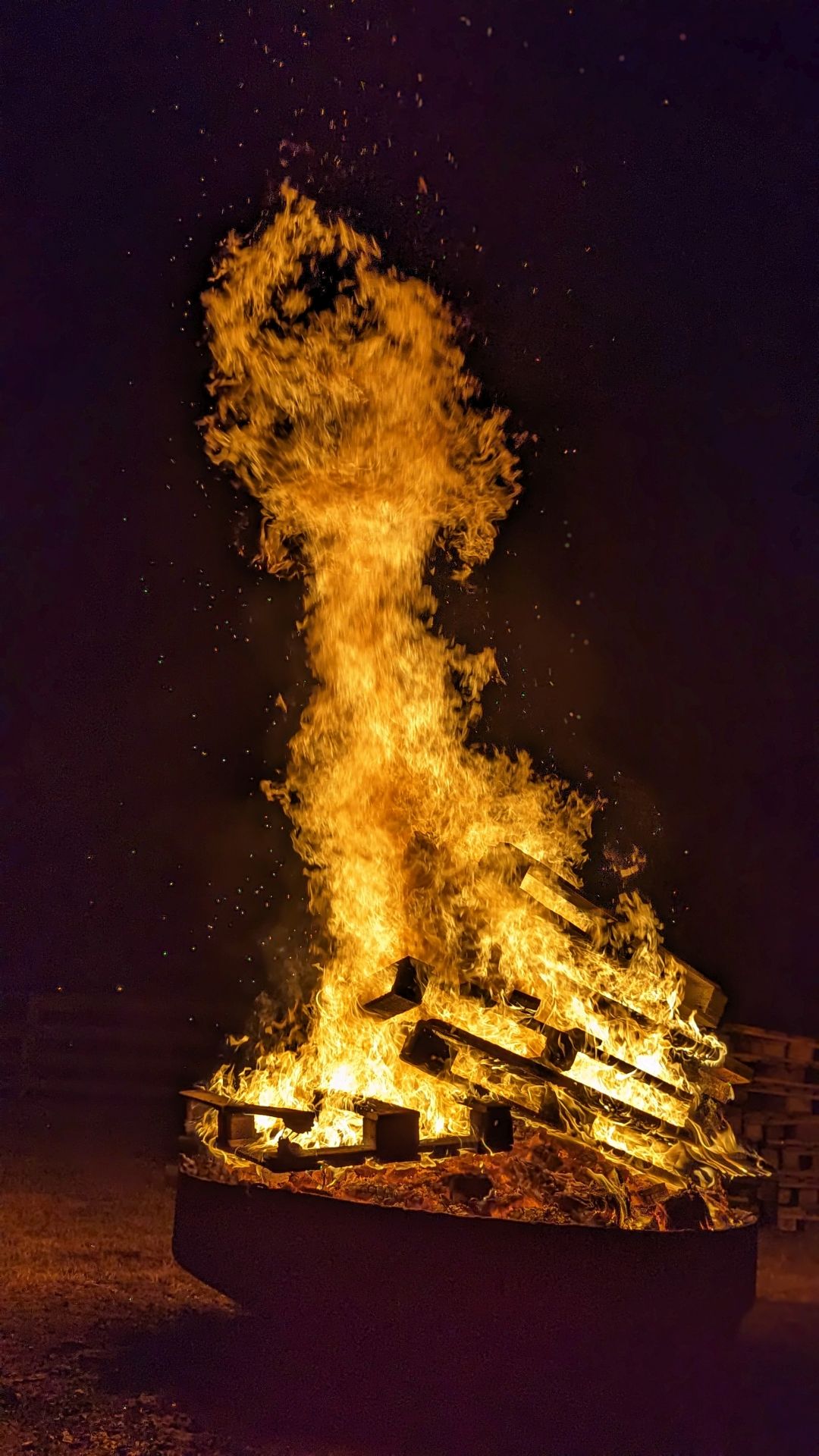 Johannisfeuer 2023 am Fußballplatz in Kleinschwand